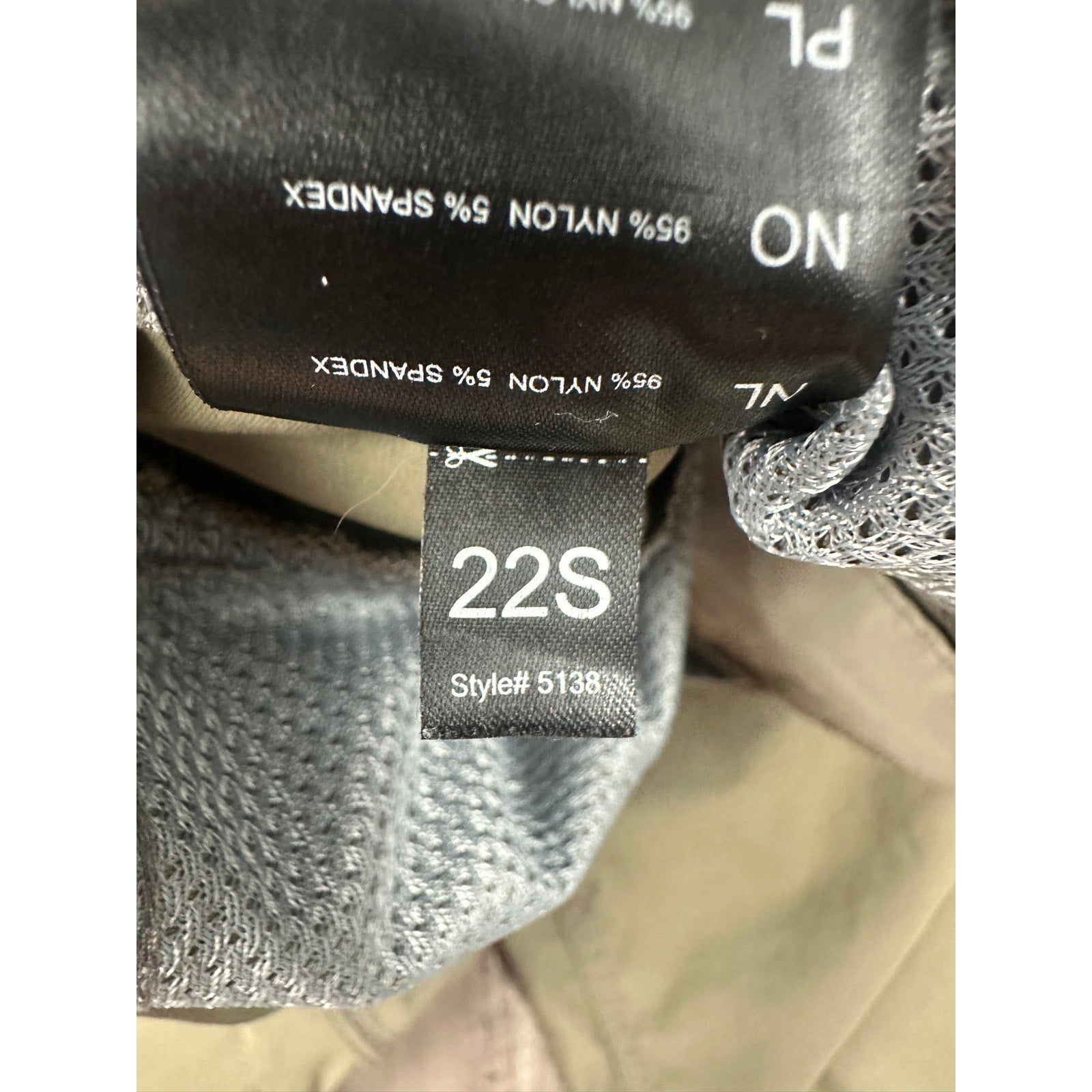 Kuhl Renegade Convertible Cargo Pants in Tan — Size 36x30 // Preowned