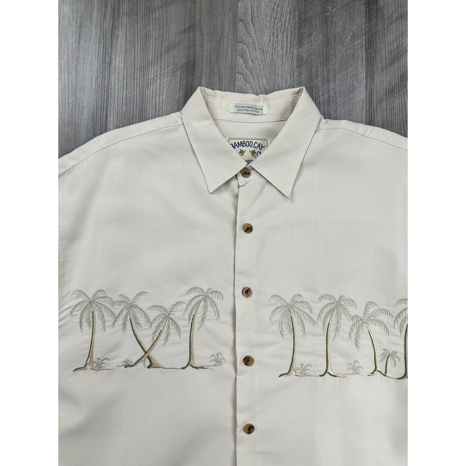 Bamboo Cay Hawaiian Tropical Palms Short Sleeve Button Down in Cream — Size L // Preowned