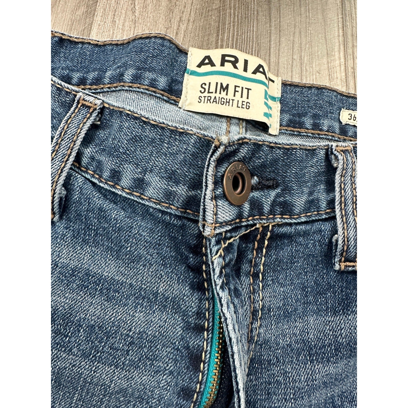 Ariat M7 Madera Slim Straight Leg Samwell Jean — Size 36x32 // Preowned