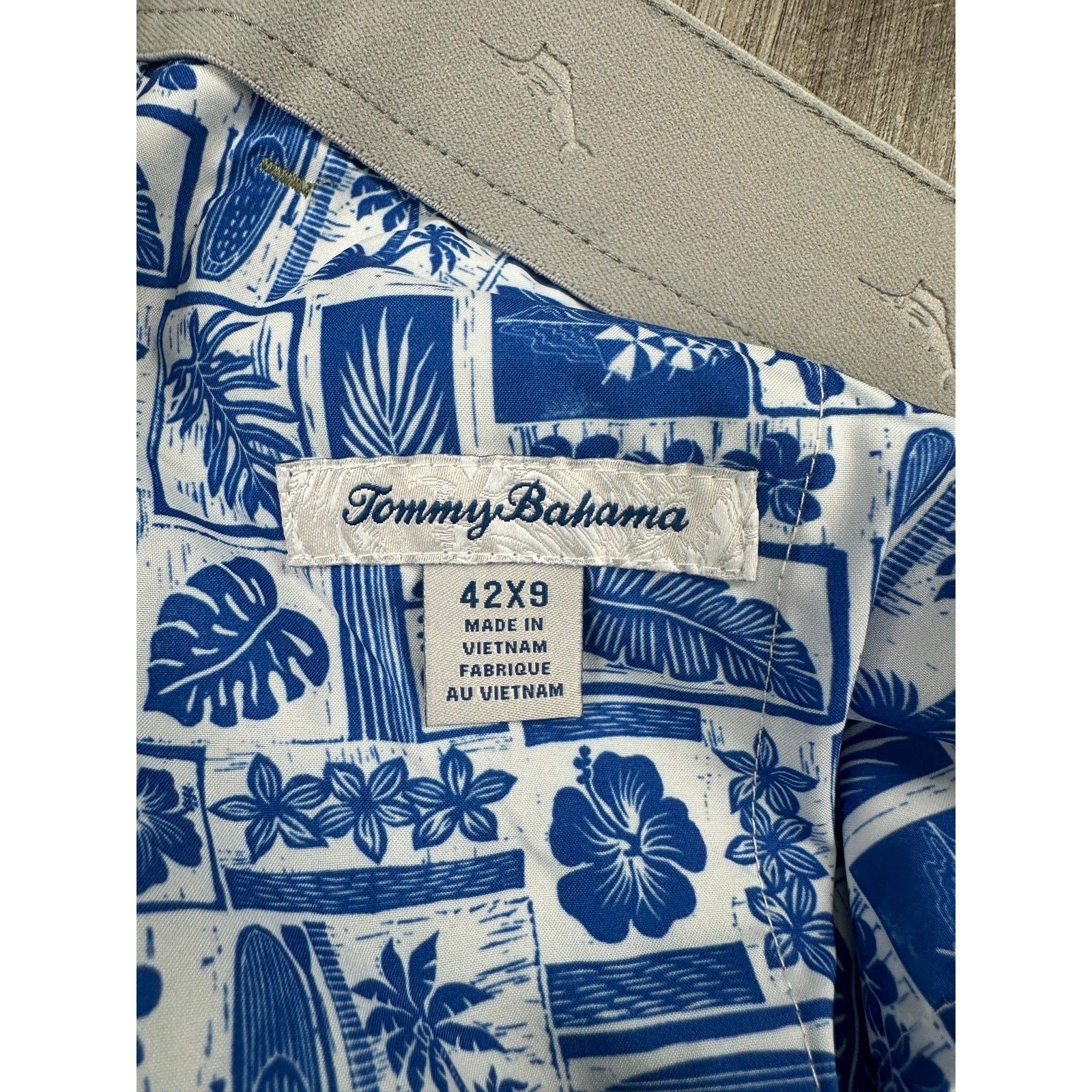 Tommy Bahama Barbados Pro 9" Shorts in Sea Pine — Size 42